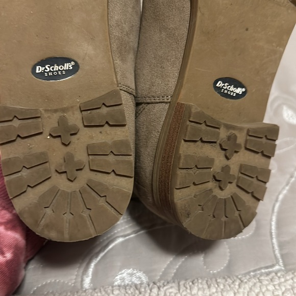 Dr. Scholl’s Booties size 9.5 medium in a beige tan color - Picture 6 of 8